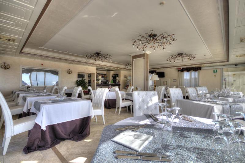 Hotel Madonna Delle Grazie Ceglie Messapica Esterno foto